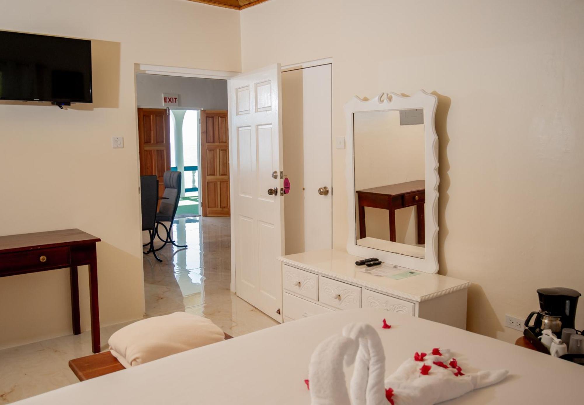 טרזר ביץ' Beyond Sunset Resort & Villas מראה חיצוני תמונה