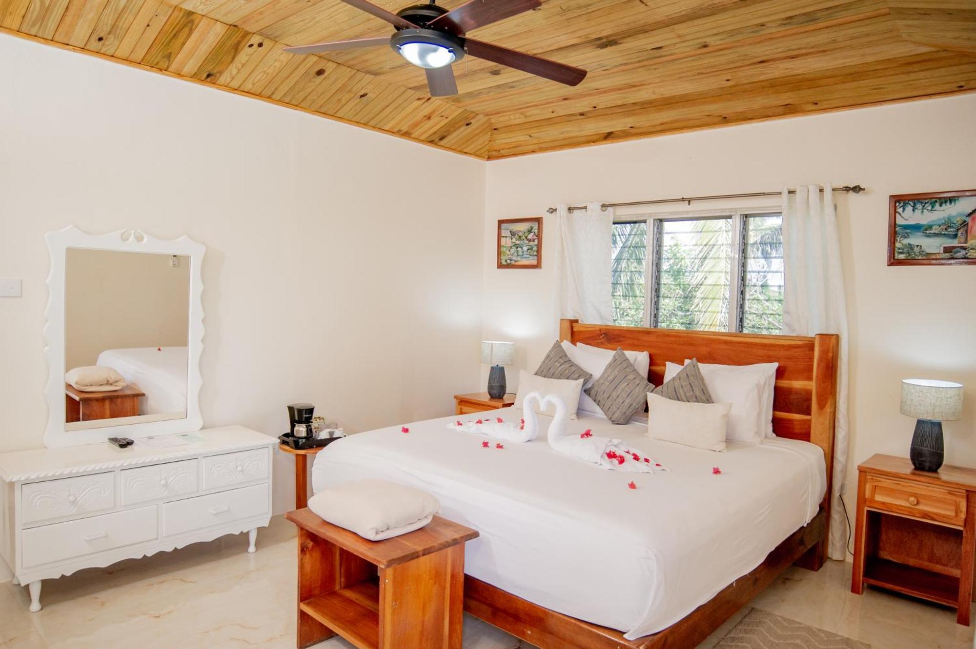 טרזר ביץ' Beyond Sunset Resort & Villas מראה חיצוני תמונה