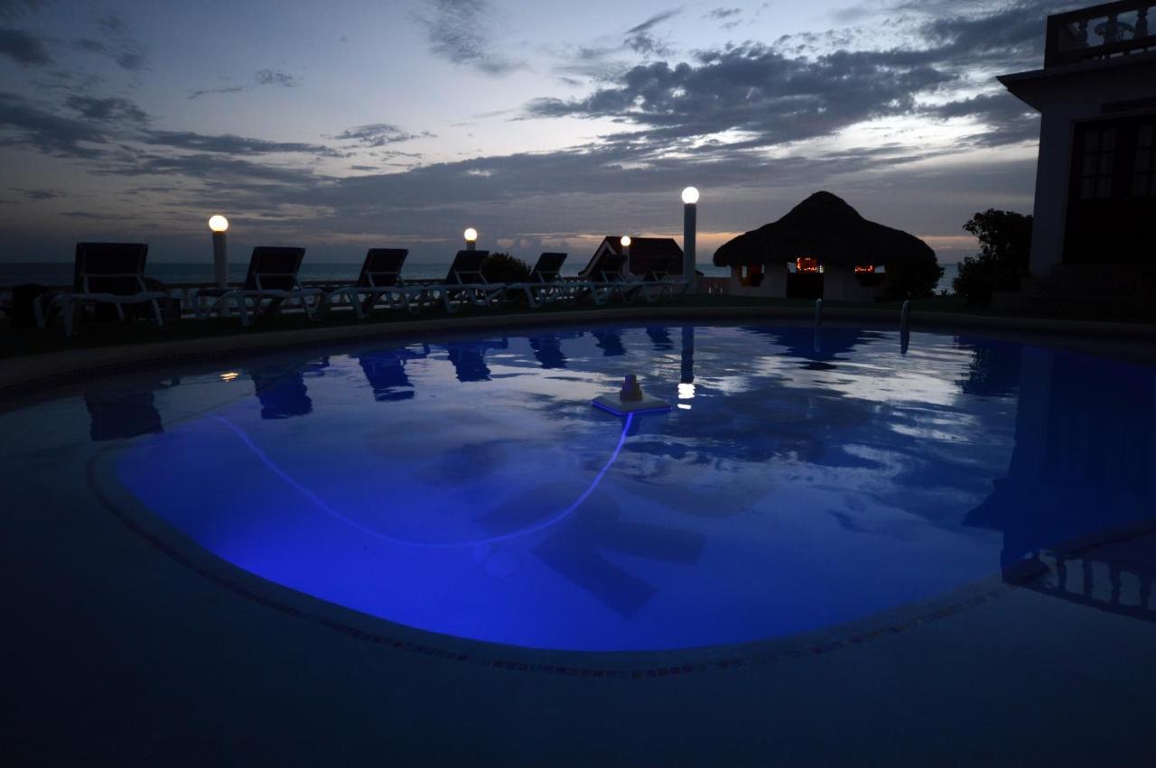 טרזר ביץ' Beyond Sunset Resort & Villas מראה חיצוני תמונה
