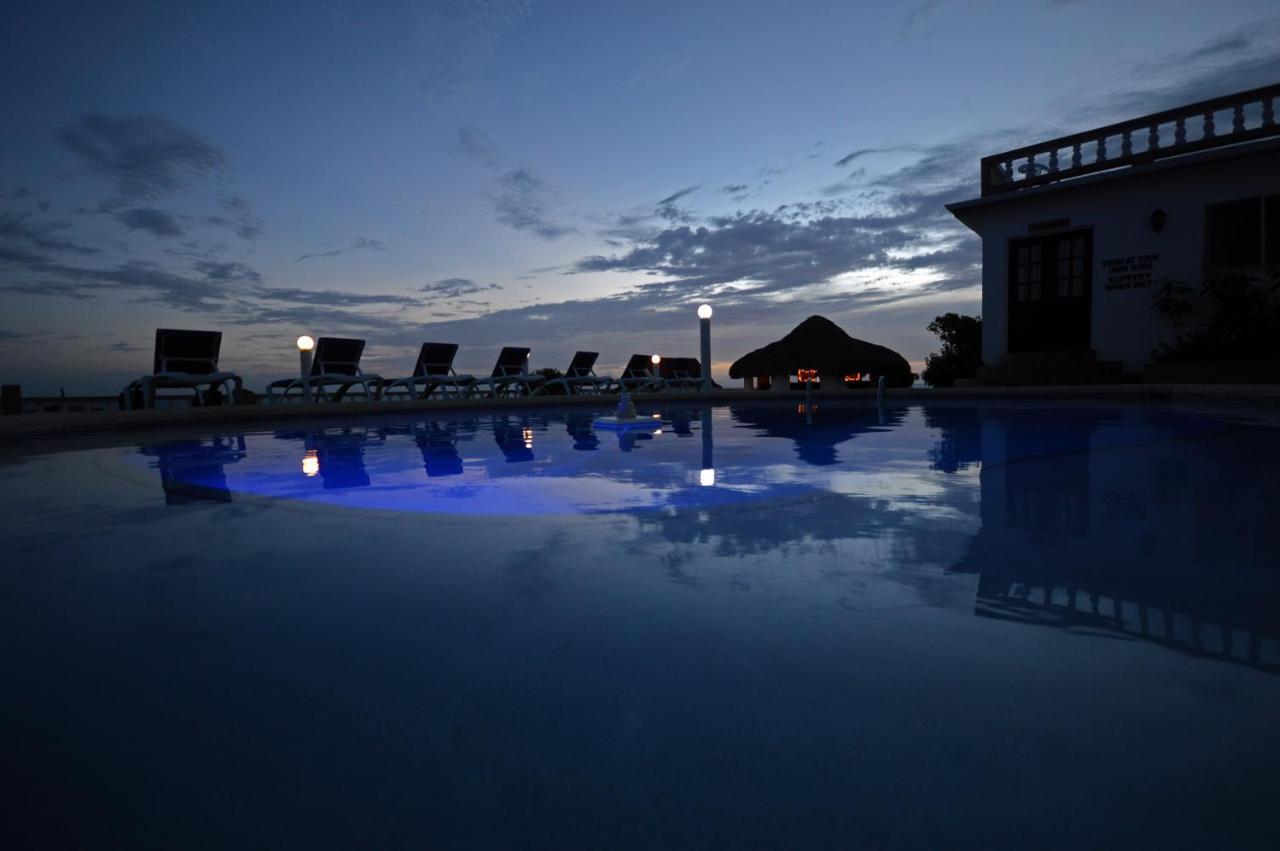 טרזר ביץ' Beyond Sunset Resort & Villas מראה חיצוני תמונה